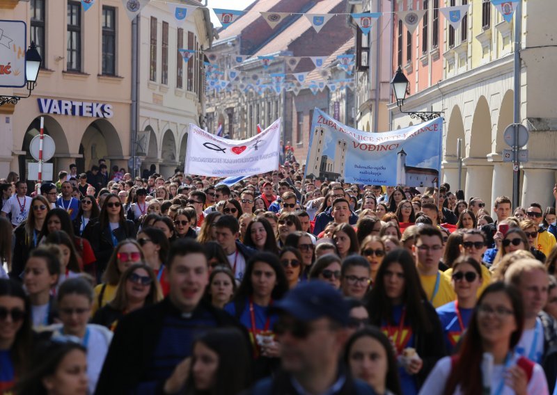 Oko 30 tisuća mladih katolika u Vukovaru: Biskup Hranić kritizirao političku elitu
