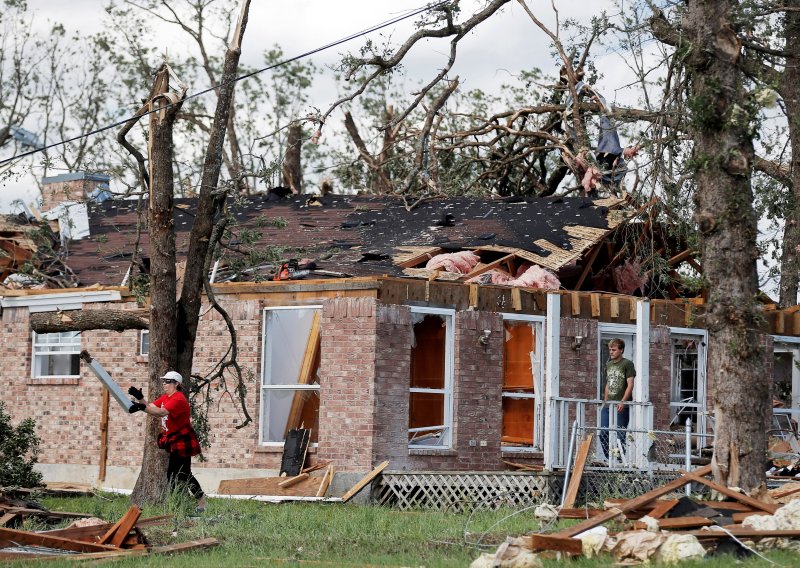 Uragani i oluje usmrtili 14 osoba u SAD-u