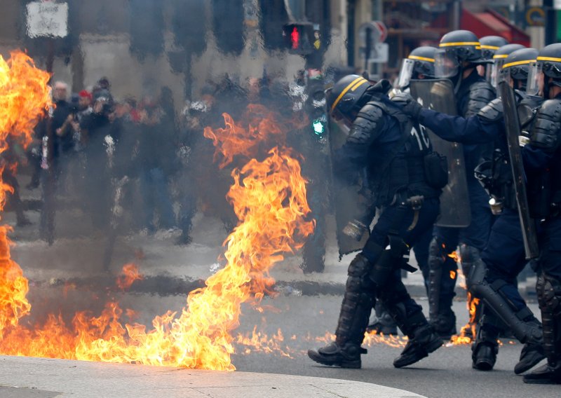 Žestoki sukob prosvjednika i policije u Parizu tijekom obilježavanja Praznika rada