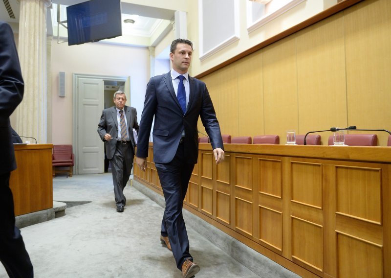 Što sad slijedi - raspuštanje Sabora ili rušenje Petrova?