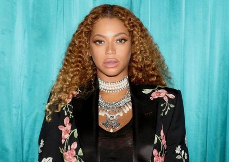 Beyonce: Nisam povećala usne, natekle su zbog trudnoće