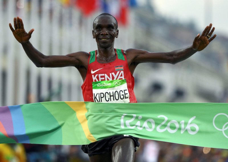 Kenijac istrčao najbrži maraton u povijesti, ali mu rekord neće priznati