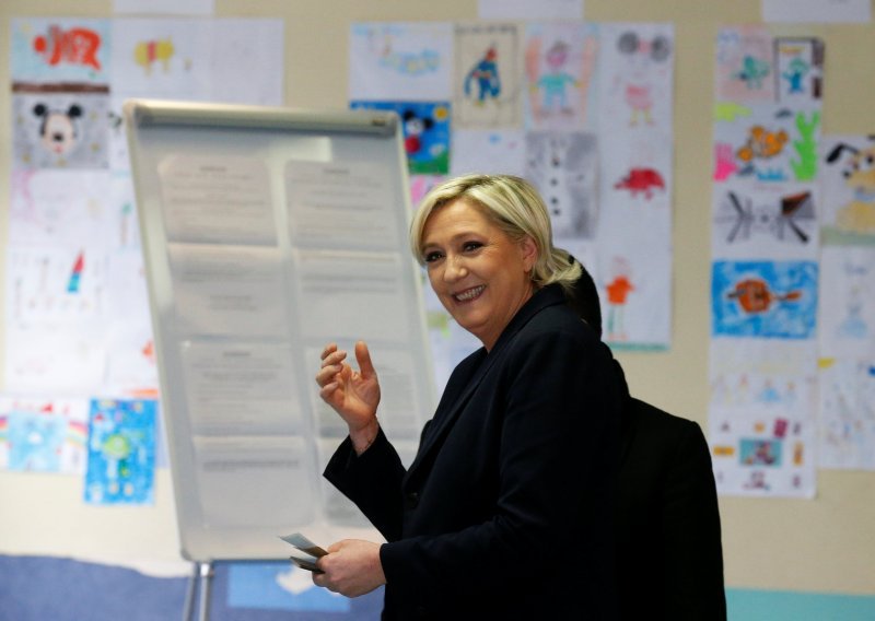 Marine Le Pen smatra da je protiv nje na snazi 'bankovna fetva'