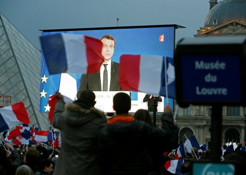 Macron snubi konzervativce za parlamentarne izbore