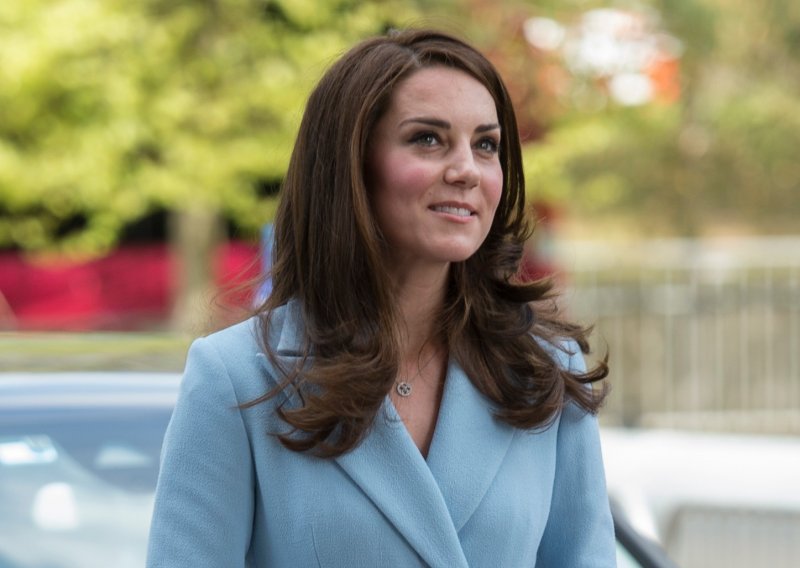 Kate Middleton zablistala u nježnom pastelnom izdanju