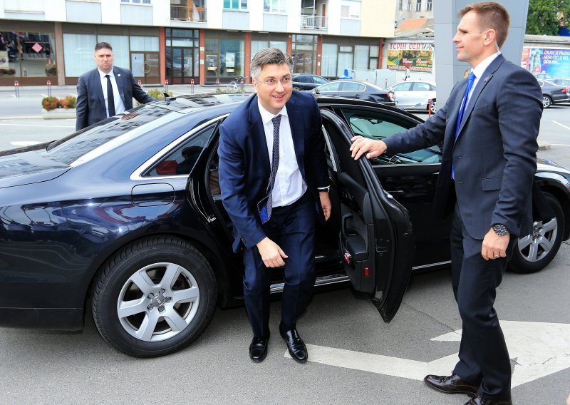 Plenković se razletio po terenu i krenuo na turneju po sjevernoj Hrvatskoj