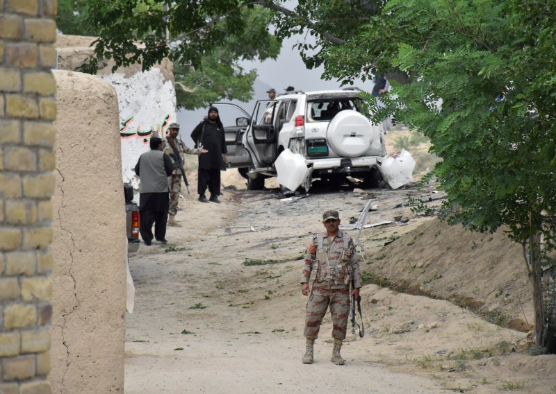 Talibanski bombaš samoubojica ubio šest policajaca u Pakistanu