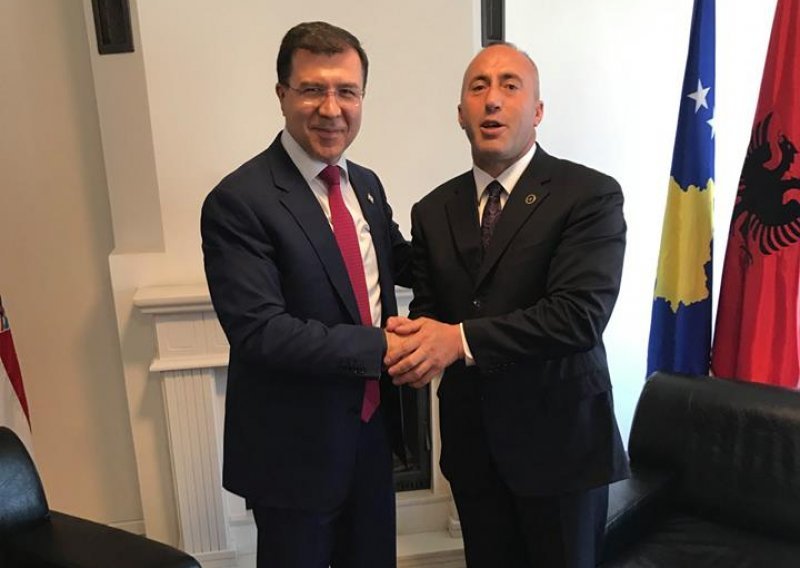 Tko kaže da general Haradinaj i Milošević ne mogu biti prijatelji
