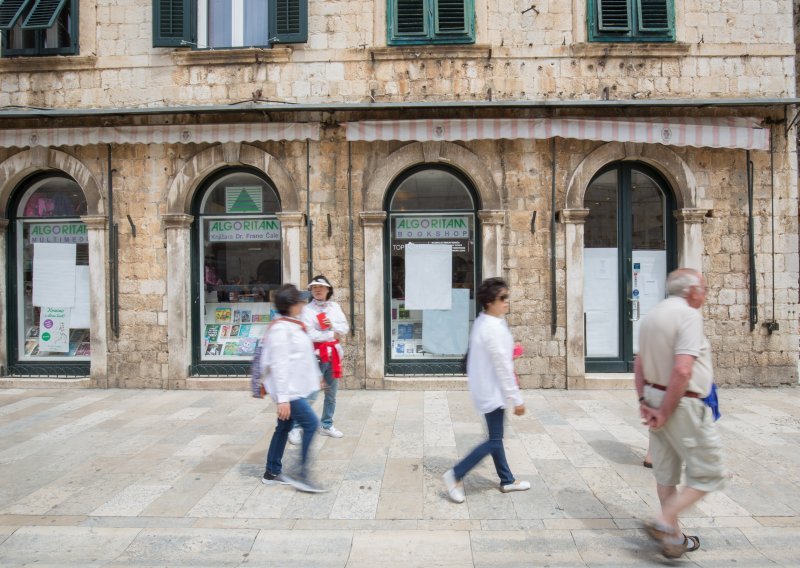 Algoritmu nema spasa: Izdavači prazne knjižare i zabranjuju prodaju