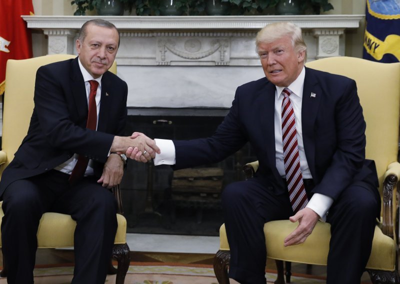 Trump i Erdogan pokušali smiriti tenzije