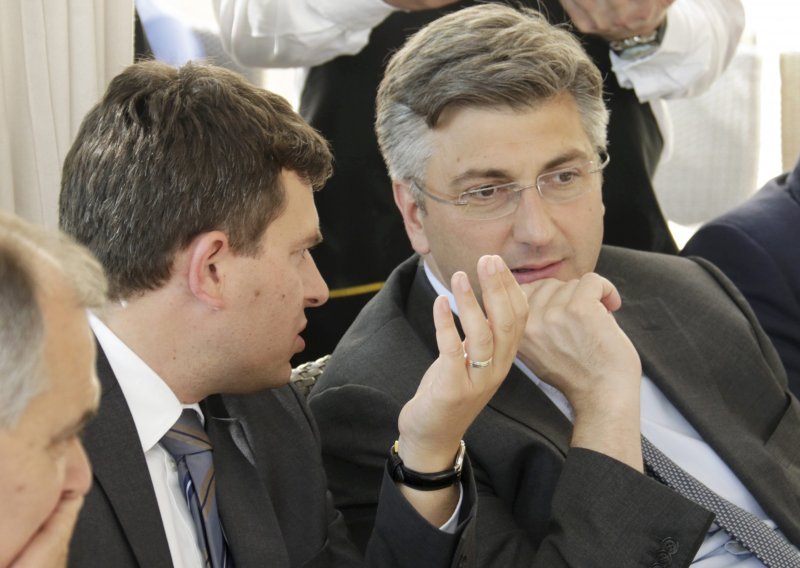 'Petrov i Bernardić nisu savladali osnove političke abecede'