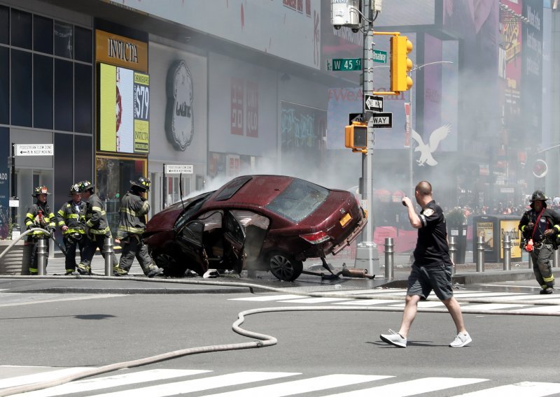 Automobil pokosio dvadesetak pješaka na njujorškom Times Squareu