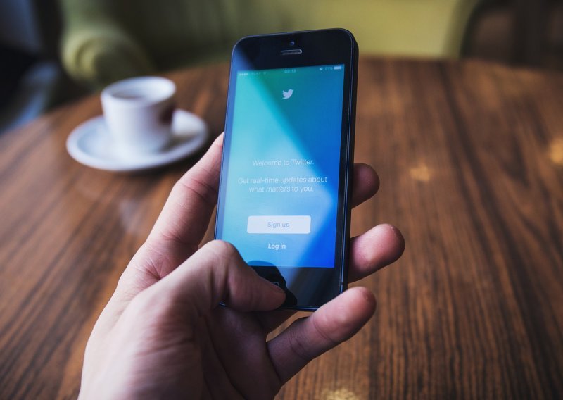 Twitter ukinuo milijun računa