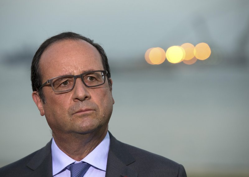 Hollande odustaje od ustavne reforme vezane uz terorizam