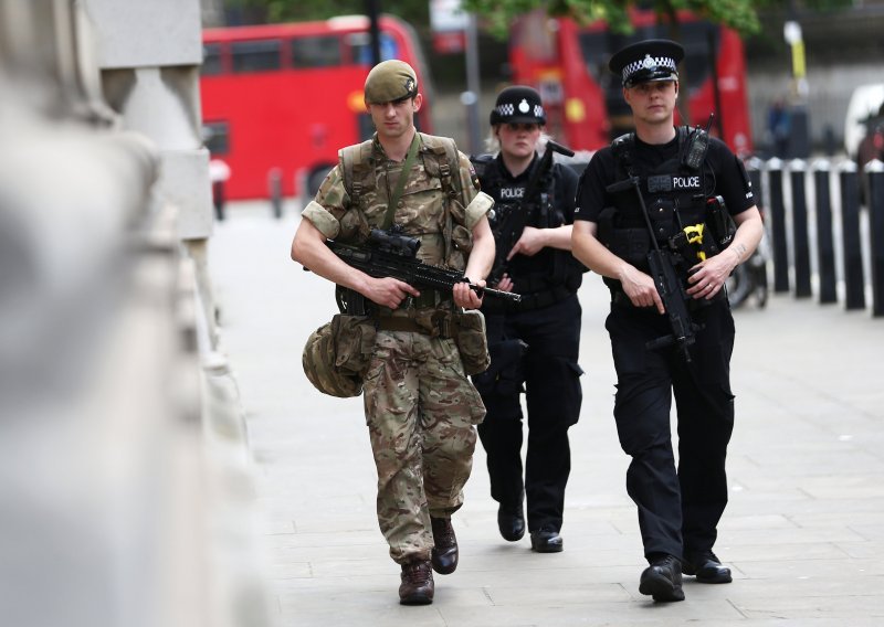 Uhićena i sedma osoba za napad u Manchesteru, pronađeno još eksploziva