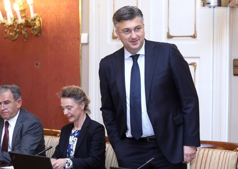 Plenković: Vode se pregovori, Agrokor će dobiti svježi novac