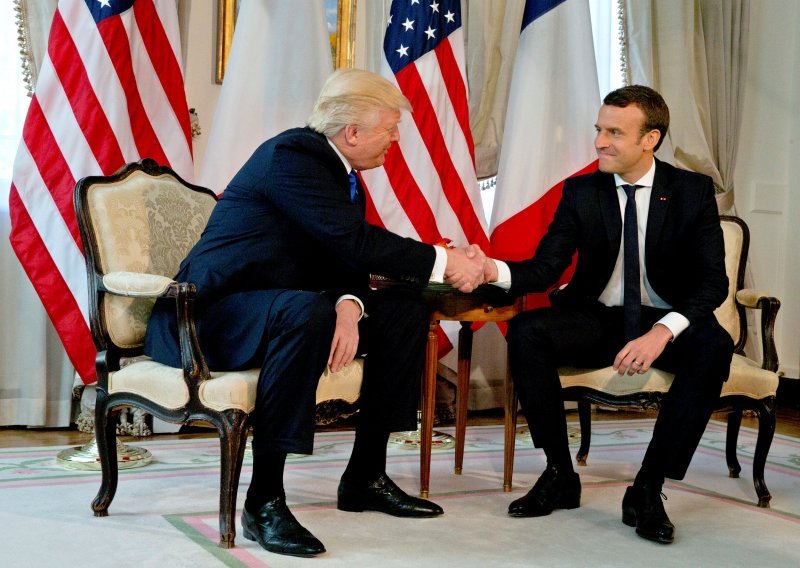 [VIDEO] Je li Macron prejako stisnuo Trumpa?