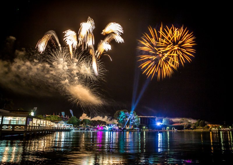 Glazbenici i reprezentativci iz Hrvatske i regije poslali poruku prijateljstva i ljubavi na otvaranju Sea Star Festivala