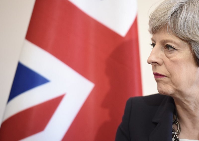 Theresa May poručila građanima EU: Ostanite u Britaniji nakon Brexita!