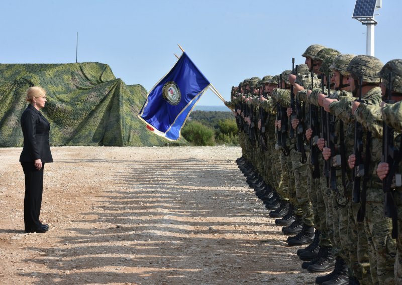 Predsjednica Grabar-Kitarović: Hrvatska vojska je u ovih 26 godina prošla put iz ratne u mirnodopsku silu