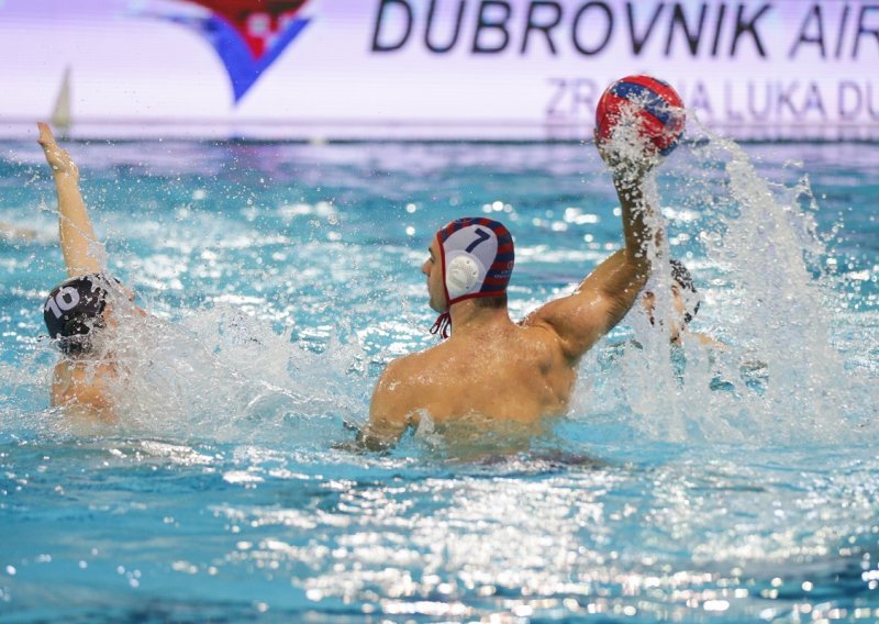 Jug na koljenima, Mađari u velikom stilu osvojili titulu europskog prvaka!