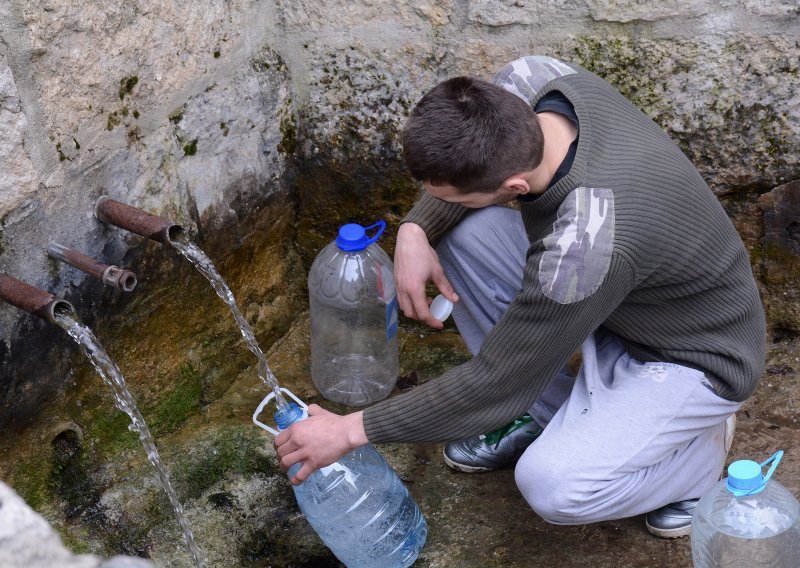 Zagrebački ured za hitne situacije: Nemojte piti vodu s izvora Bačun