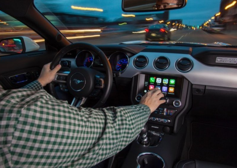 Sva Fordova vozila će 2017. imati Apple Carplay i Android Auto