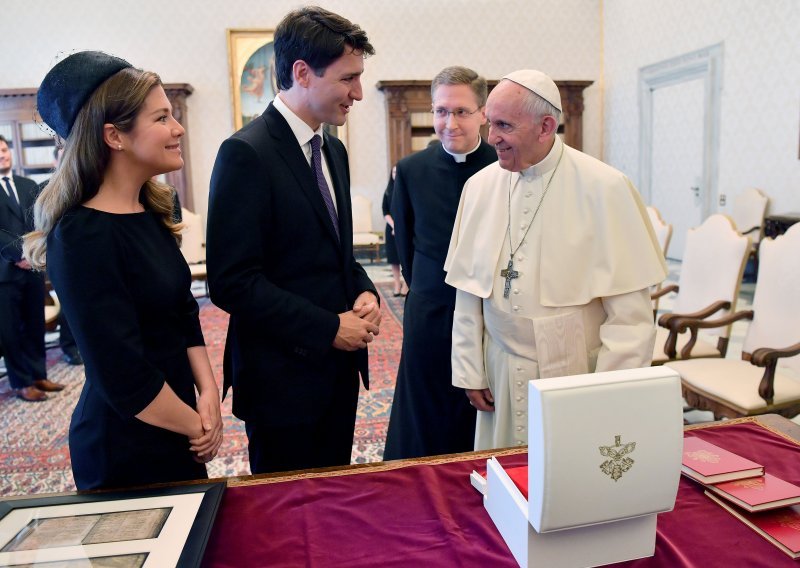 Kanadski premijer pozvao Papu da se ispriča starosjediocima