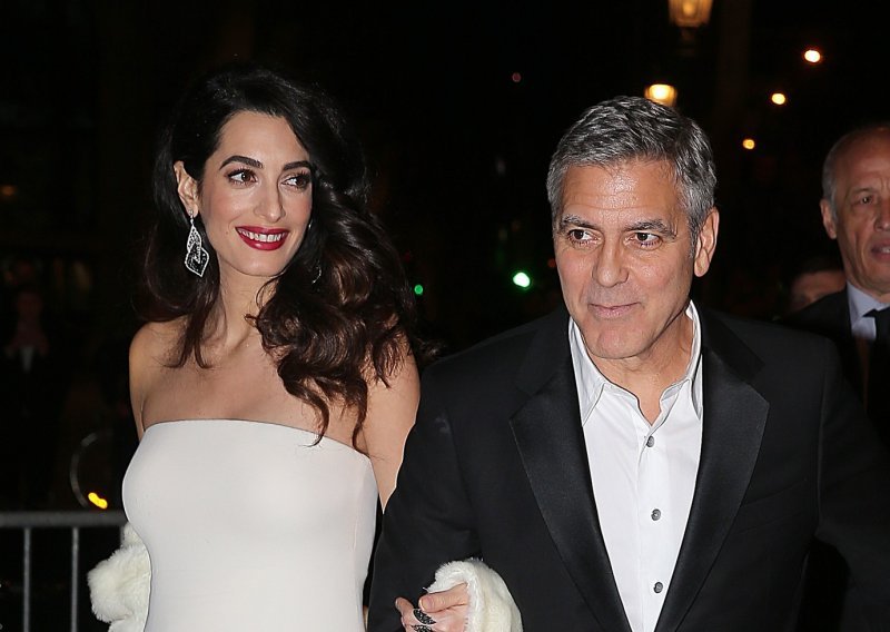 George Clooney ne smije se odvajati od lijepe supruge