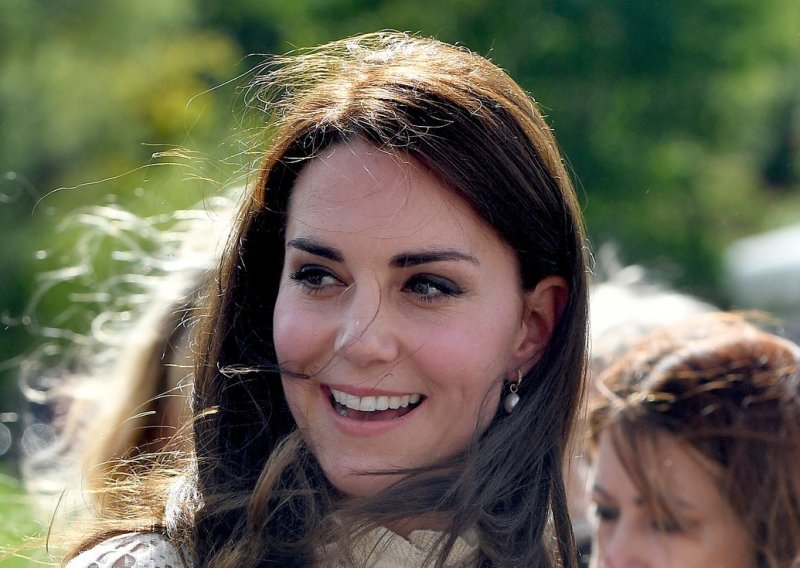 Kate Middleton i kraljica Elizabeta koriste samo ovaj lak za nokte