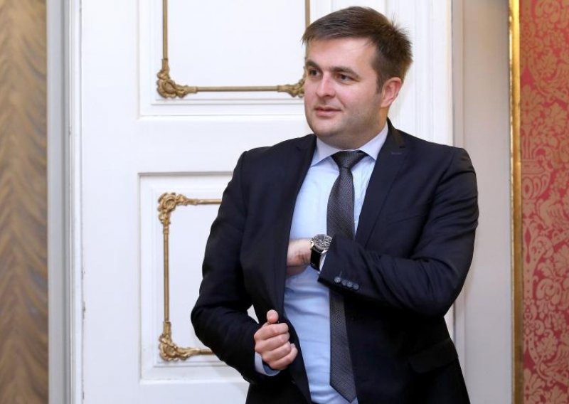 Ministar Ćorić: Radnici sisačke rafinerije ne trebaju strahovati