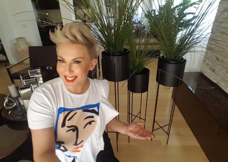 Colonia više ne postoji: Indira Levak krenula u solo karijeru