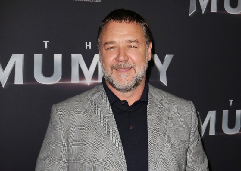 Može li bizarnije: Russell Crowe zbog razvoda prodaje kosti dinosaura i zaštitne gaće za boks