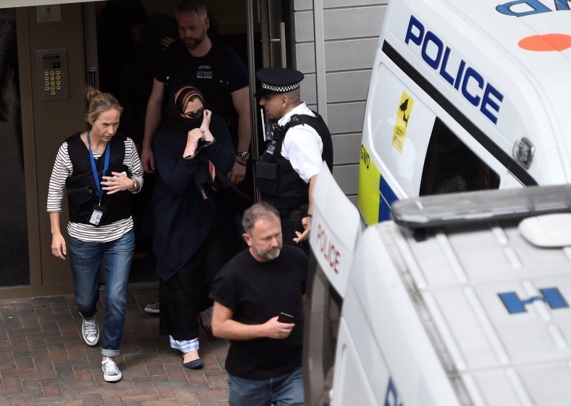 London: Privedene četiri žene, dosad ukupno 12 uhićenih