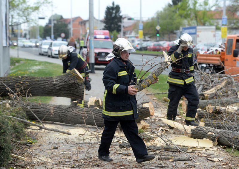 Oluja poharala Poljsku, večeras stiže u Hrvatsku