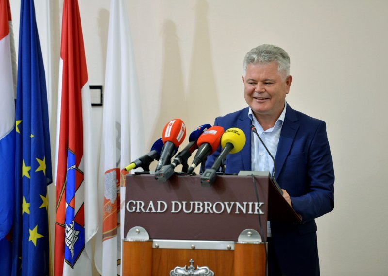Pao proračun, odletio Vlahušić: 'Nije mene lako maknuti'