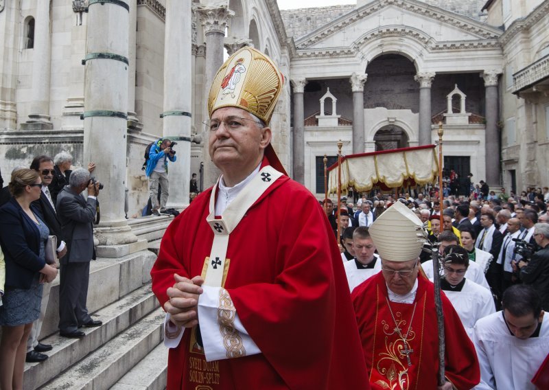 U svečanoj procesiji u Sinju više desetaka tisuća vjernika