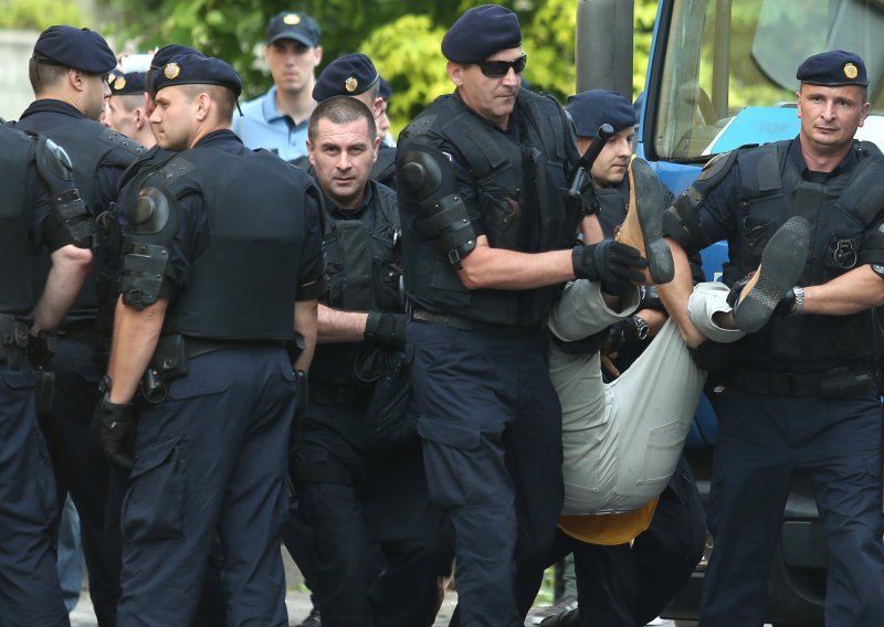 Druga strana drame na Črnomercu: Zauzeli tuđe stanove i nabili dugove za režije