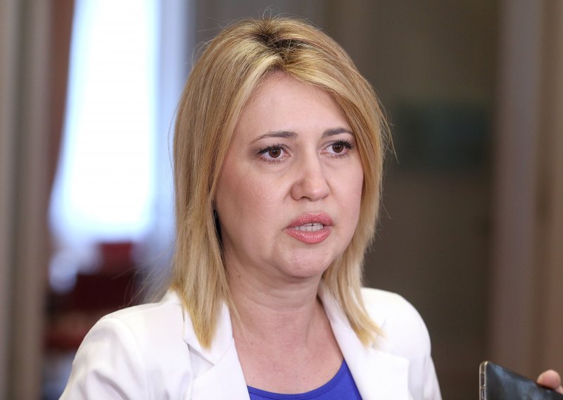 Milanka Opačić vidno tužna nakon smjene, otkrivamo koji su je SDP-ovci podržali