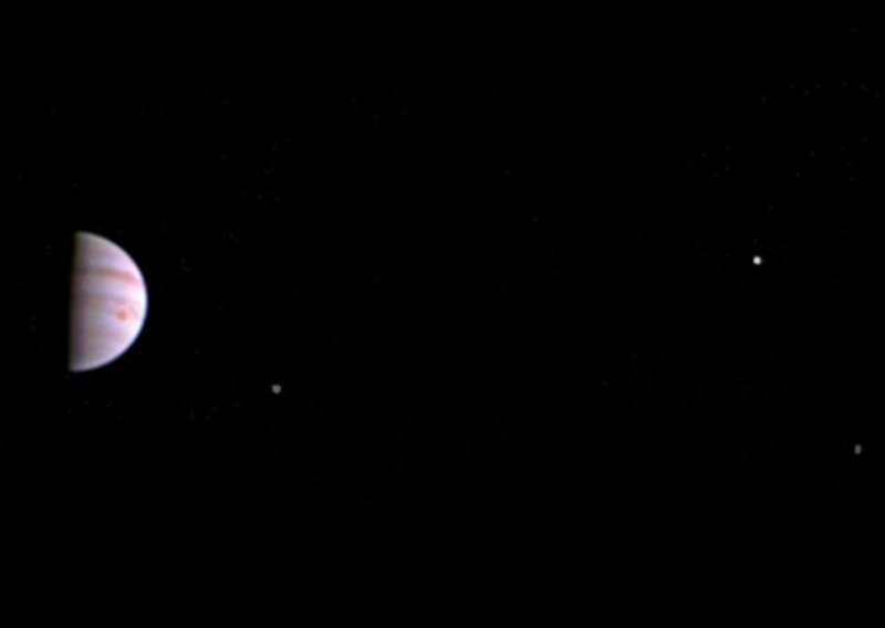Juno poslao prvu fotku nakon ulaska u orbitu Jupitera