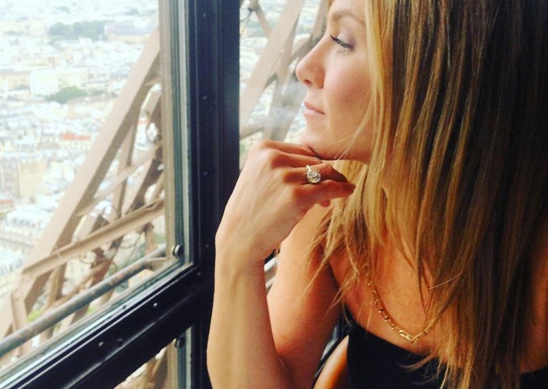 Gnjevno pismo Jennifer Aniston: Dosta mi je!