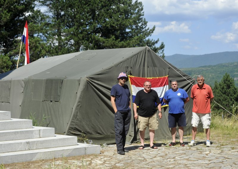 A-HSP mora ukloniti šator do 7 sati ili nastupa policija