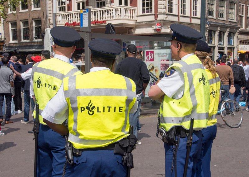 Autom pomeo pet ljudi na kolodvoru u Amsterdamu