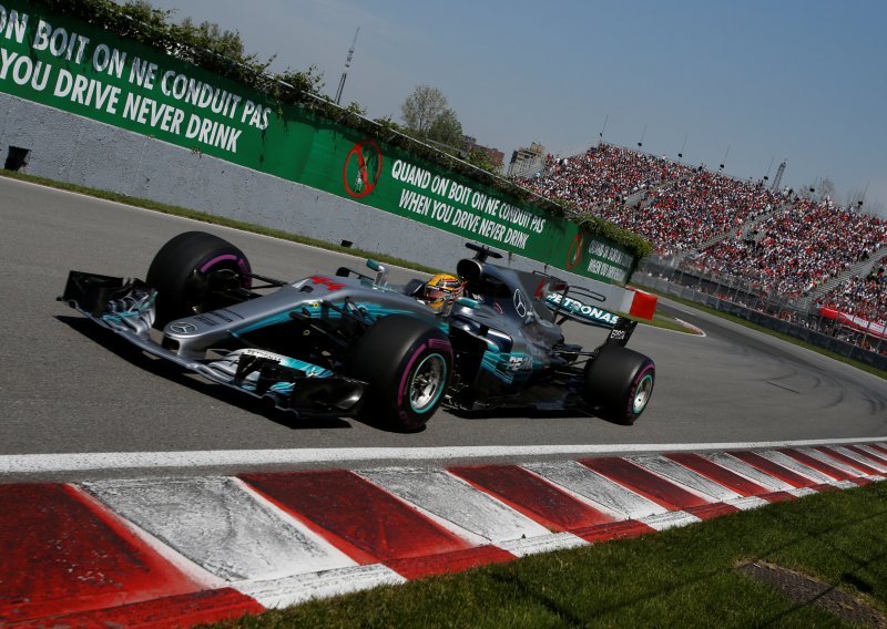 Kaos na startu u Montrealu najbolje je iskoristio Lewis Hamilton