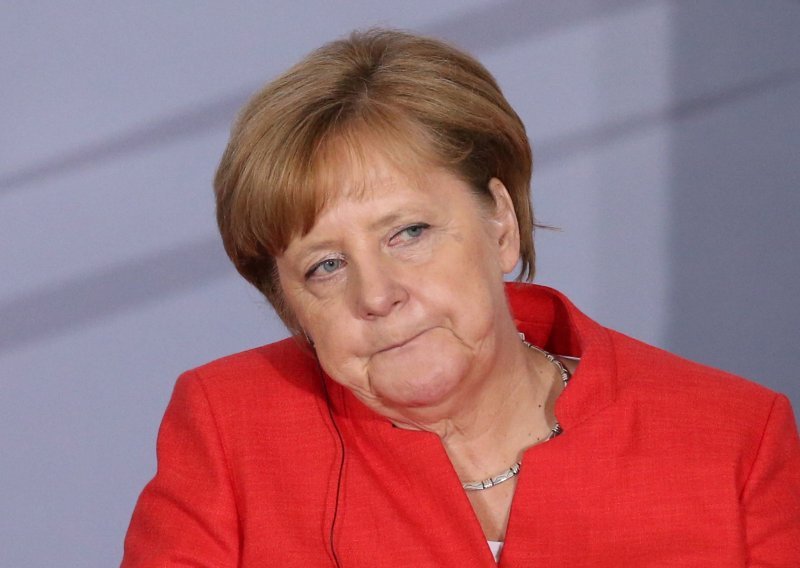 Merkel kritizirala SAD zbog novih sankcija Rusiji