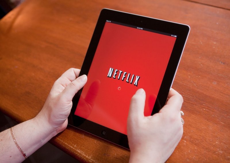 Sumnjate da vam se netko zakačio na Netflix? Evo kako ga maknuti