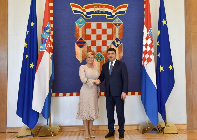 Grabar-Kitarović: Hrvatska daje sanžnu potporu neovisnosti i teritorijalnoj cjelovitosti Ukrajine