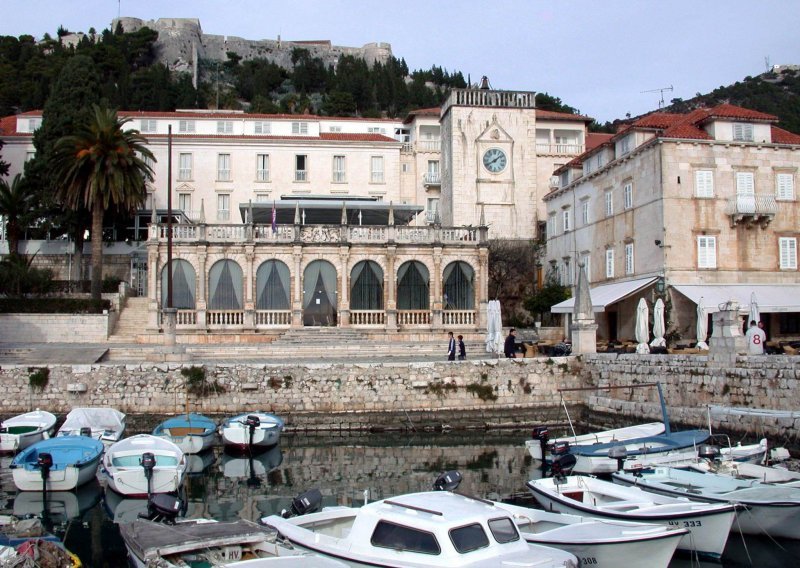 Sunčani Hvar pokrenuo predstečajnu nagodbu