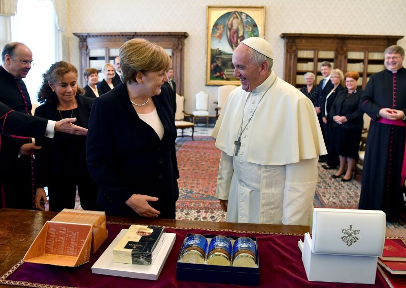 Papa i Angela Merkel razgovarali o okolišu i terorizmu