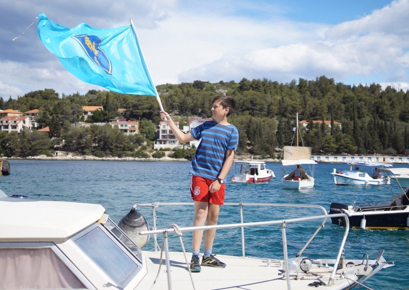 Prosvjedi zbog plaža duž cijelog Jadrana, kreće se na Markov trg